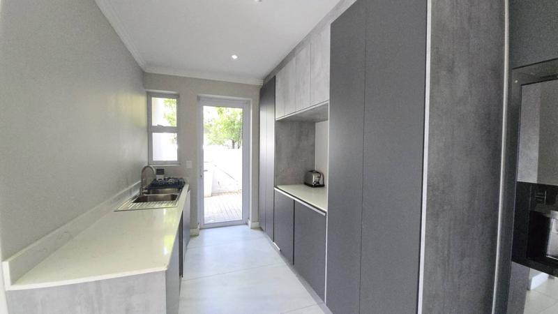 5 Bedroom Property for Sale in The Islands Estates North West